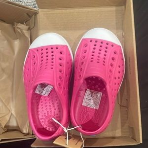 New in box hot pink natives 6